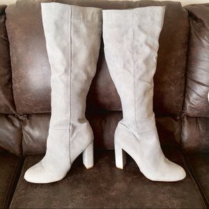 (NWOT) Bamboo: Silver/Grey Suede Heeled Boots sz.9